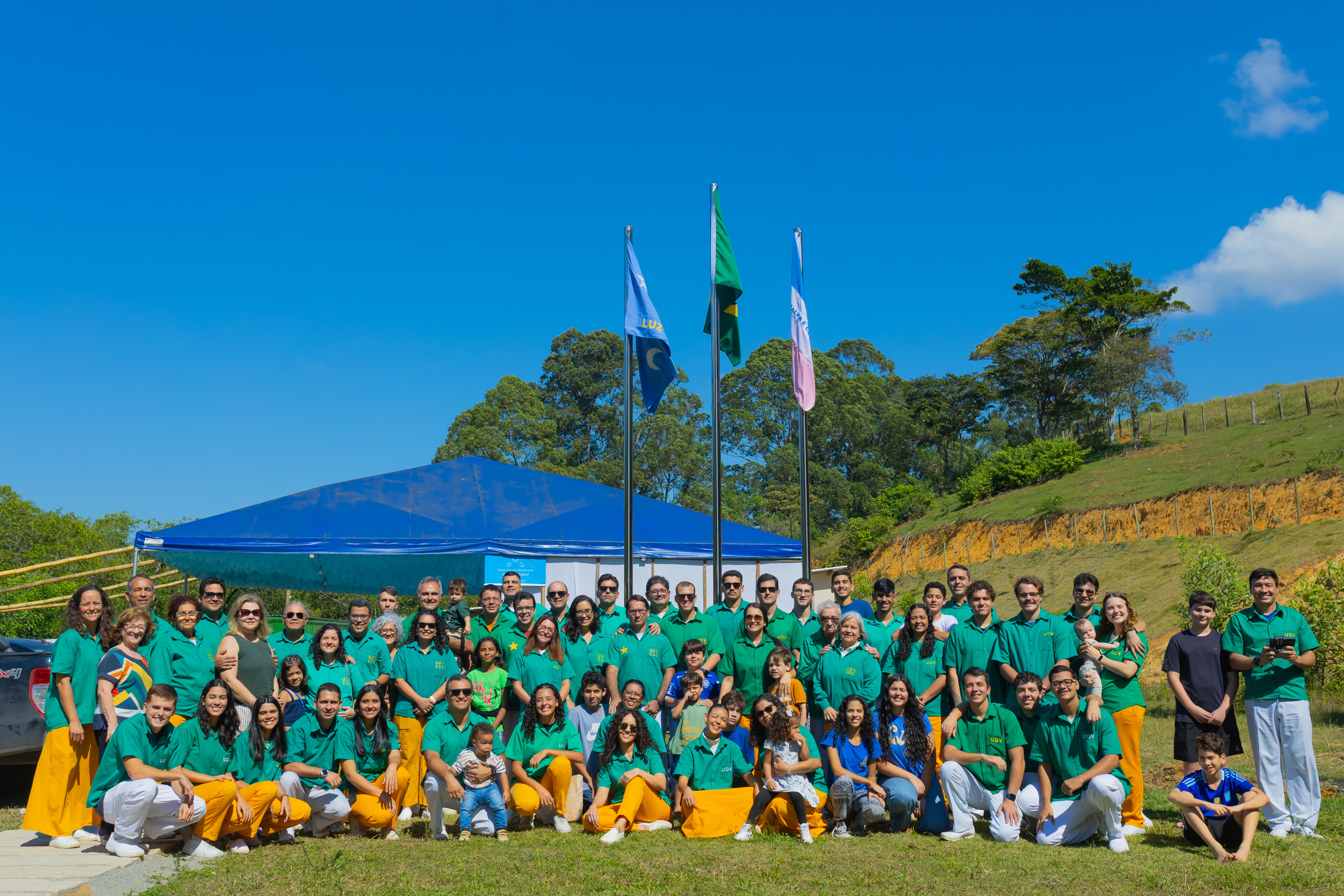 The irmandade gathered on the land