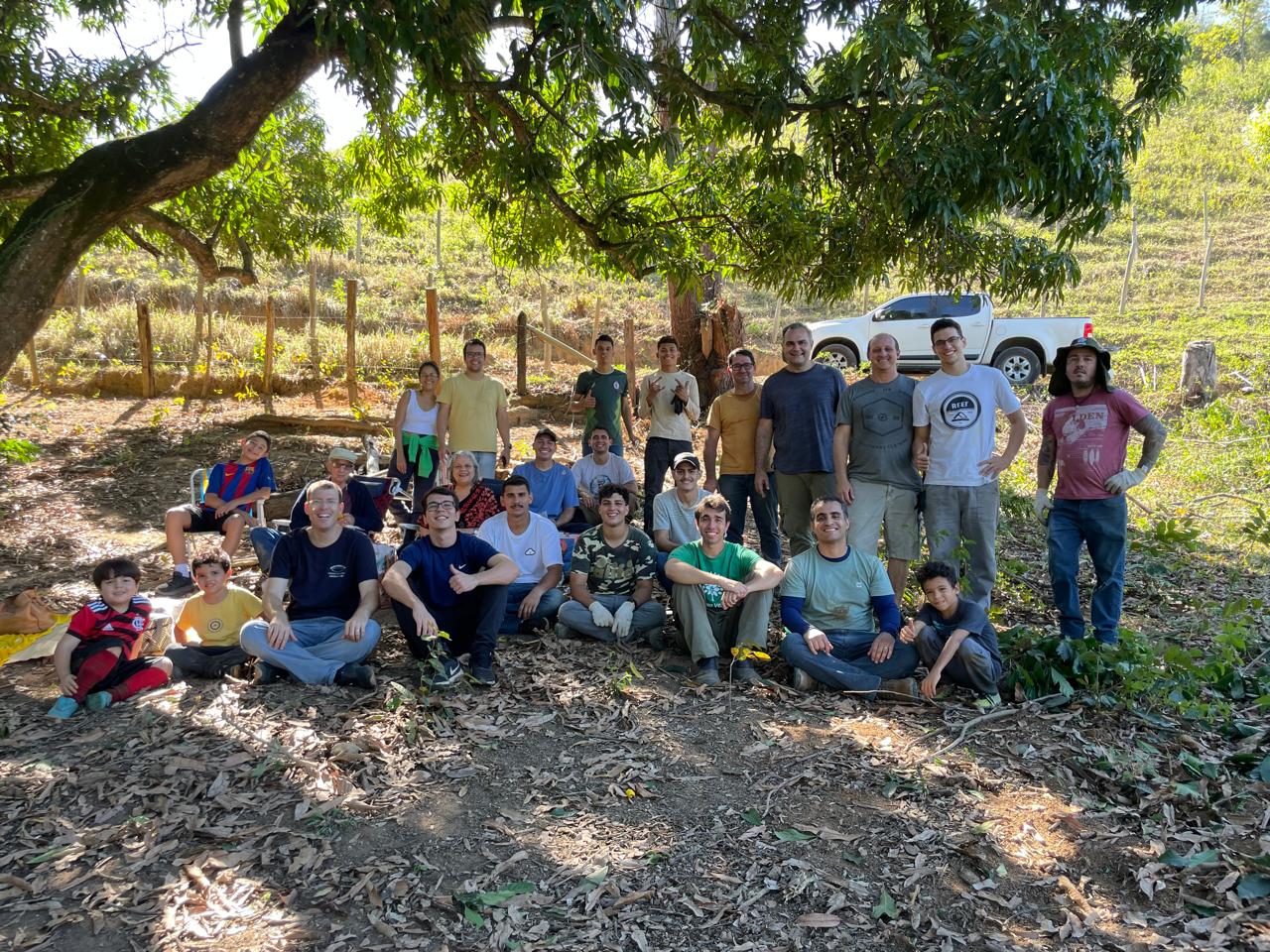 First mutirão of the irmandade on the land